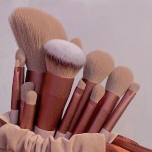brochas de maquillaje marrones